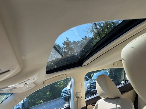 Used 2016 Lexus ES 350 w/ Premium Package w/Wood Trim FWD image 20
