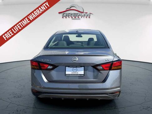 Used 2024 Nissan Altima 2.5 SV FWD image 11