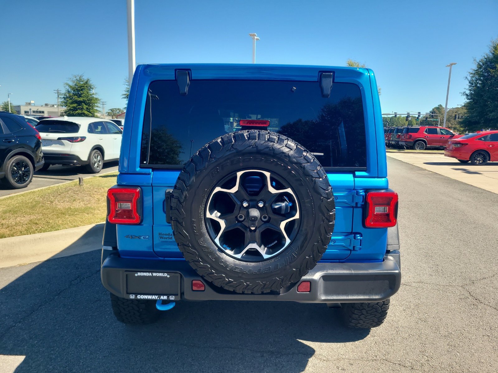 Used 2022 Jeep Wrangler Unlimited Rubicon 4xe w/ Cold Weather Group AWD/4WD image 4