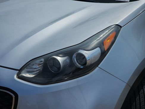 Used 2018 Kia Sportage LX FWD image 31