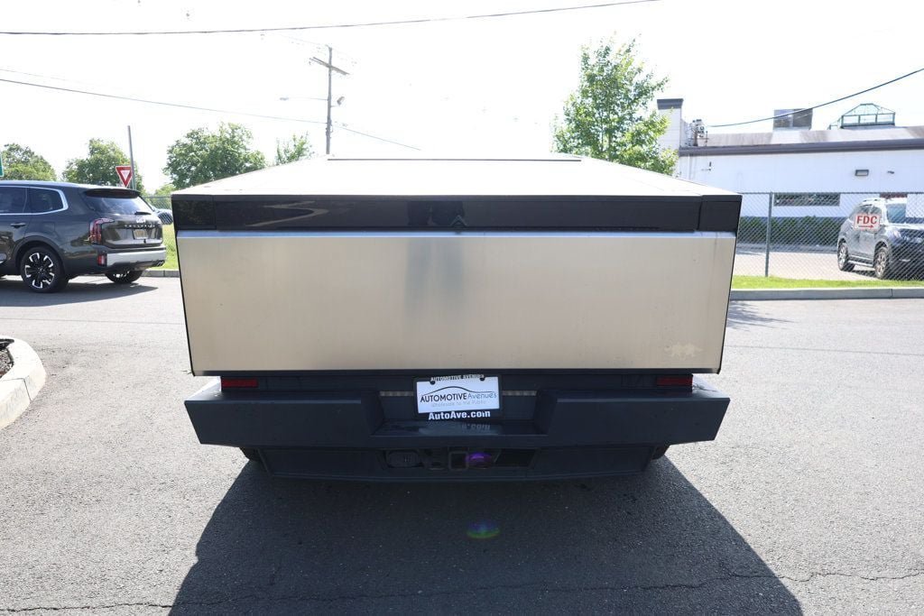 Used 2024 Tesla Cybertruck Cyberbeast AWD/4WD image 4