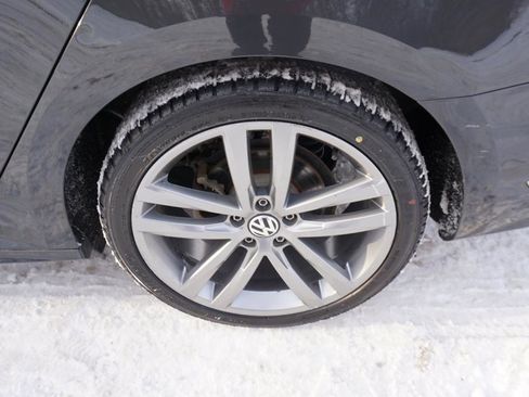 Used 2017 Volkswagen Passat 1.8T R-Line w/ R-Line Lighting Package image 10