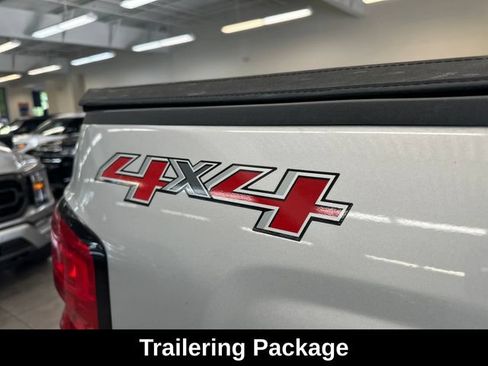 Used 2017 Chevrolet Silverado 1500 LT AWD/4WD image 6