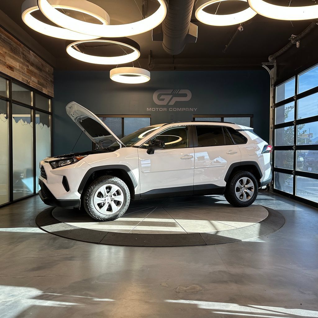 Used 2021 Toyota RAV4 LE AWD/4WD image 24