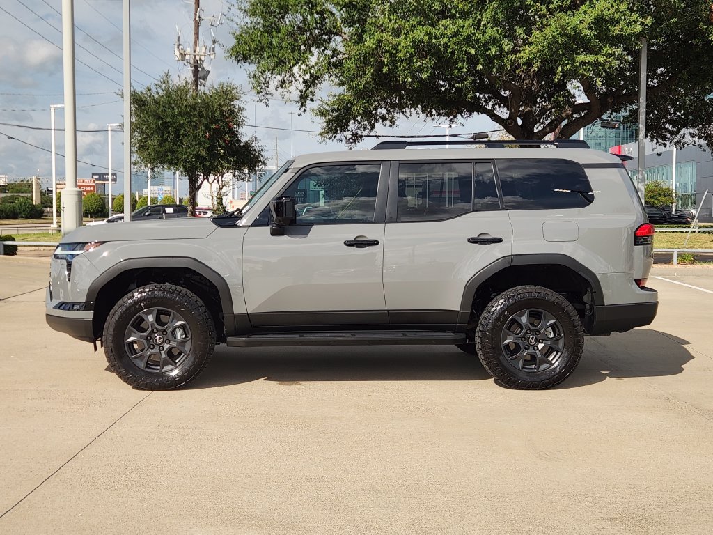 Certified 2025 Lexus GX 550 w/ Accessory Package (CT) AWD/4WD image 4