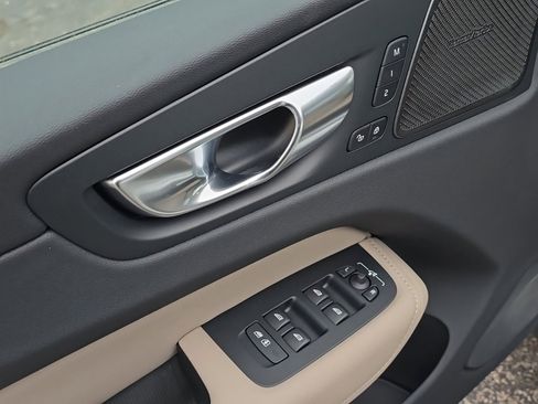 New 2026 Volvo XC60 B5 Plus w/ Climate Package image 9