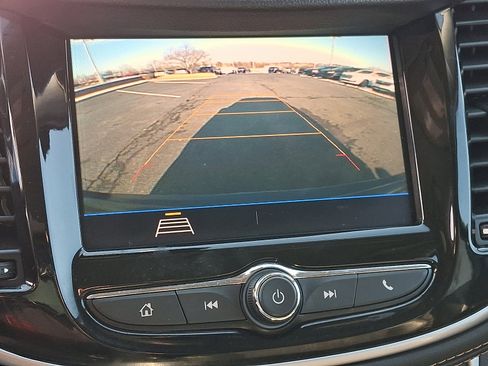 Used 2022 Chevrolet Trax LT w/ LT Convenience Package image 18