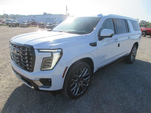 New 2026 GMC Yukon XL Denali Ultimate AWD/4WD image 9