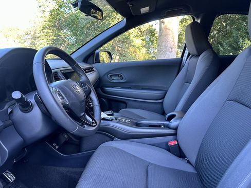 Used 2021 Honda HR-V Sport image 16