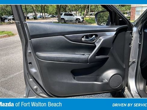 Used 2018 Nissan Rogue SV FWD image 17