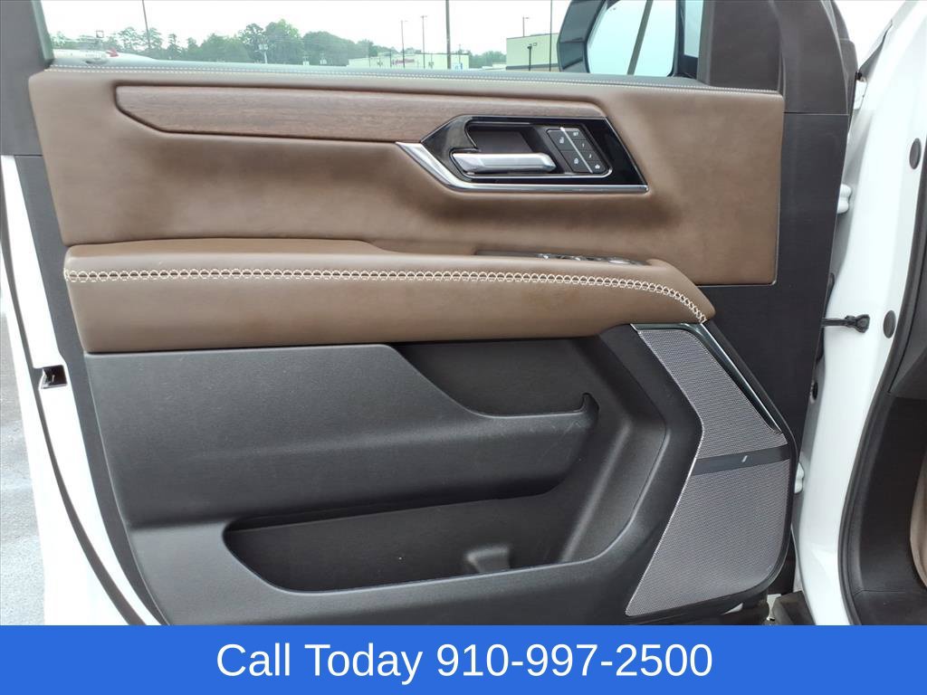 Used 2025 GMC Yukon Denali Ultimate w/ LPO, Floor Liner Package AWD/4WD image 11