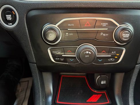 Used 2020 Dodge Charger SXT w/ Blacktop Package image 27