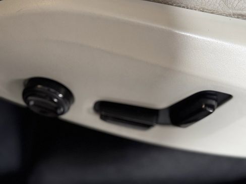 Used 2018 Volvo XC90 T6 Momentum w/ Convenience Package image 16