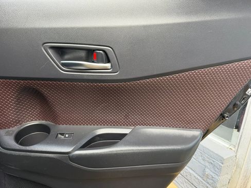 Used 2019 Toyota C-HR Limited image 13