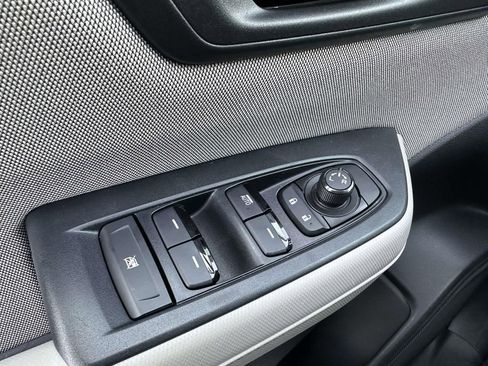 Used 2025 Subaru Forester Base image 31