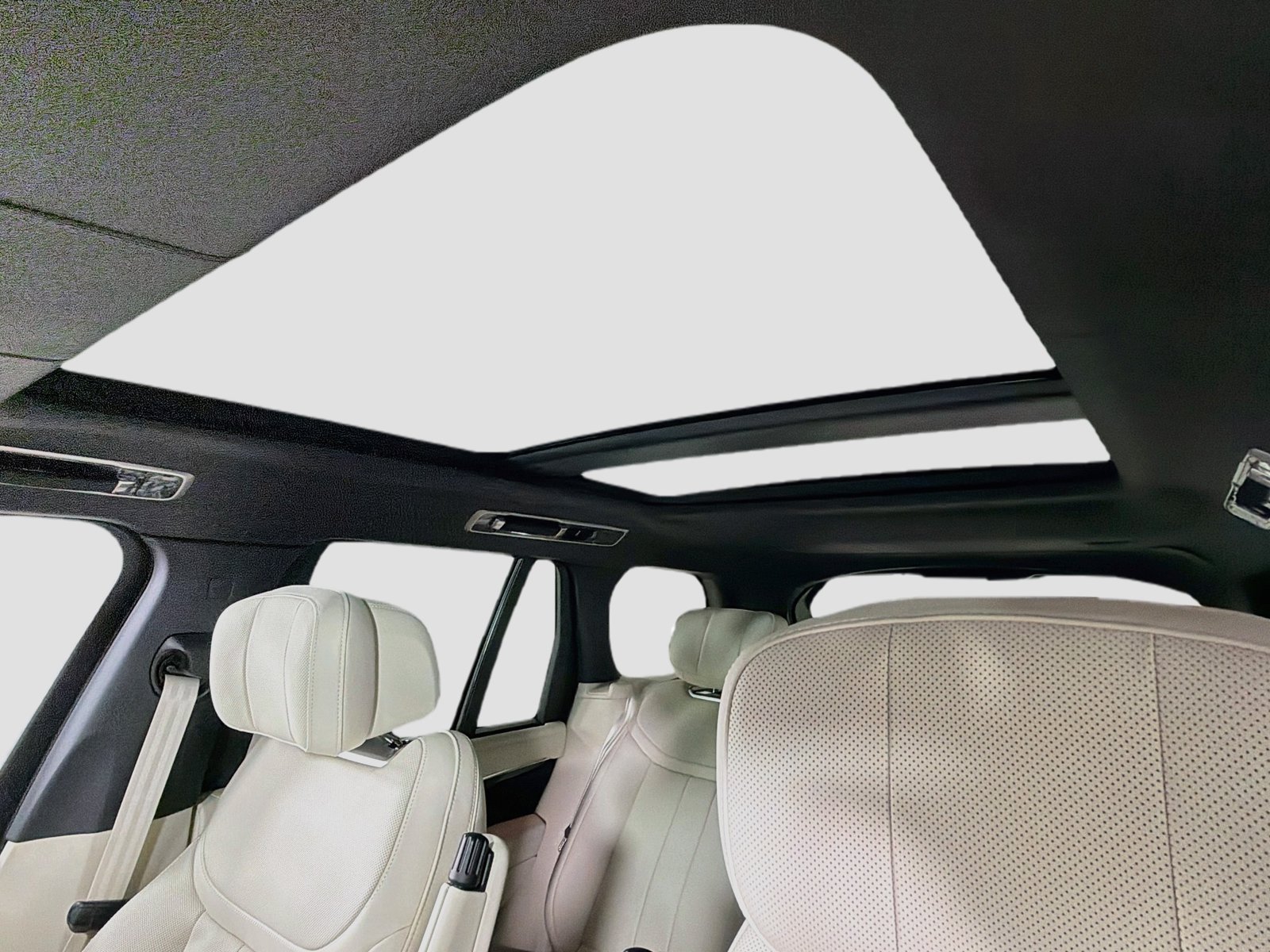 New 2026 Land Rover Range Rover Autobiography AWD/4WD image 9