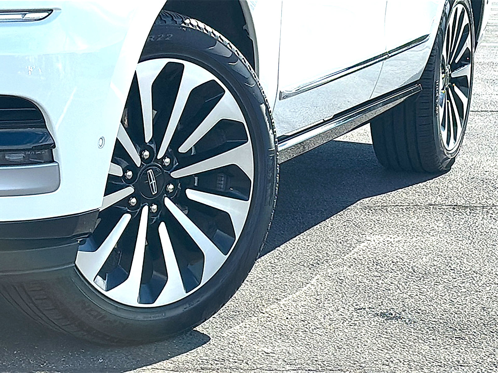 Used 2022 Lincoln Navigator Reserve RWD image 3