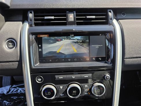 Used 2020 Land Rover Discovery HSE image 31