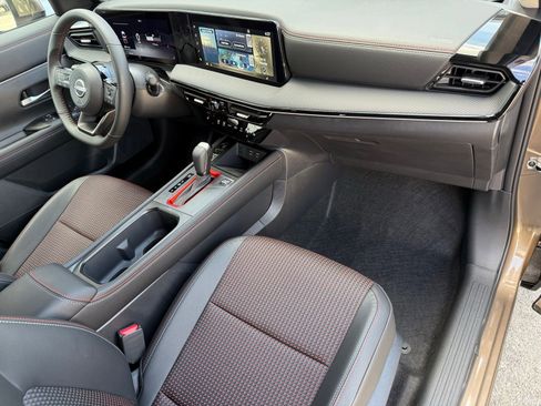 New 2026 Nissan Kicks SR AWD/4WD image 14
