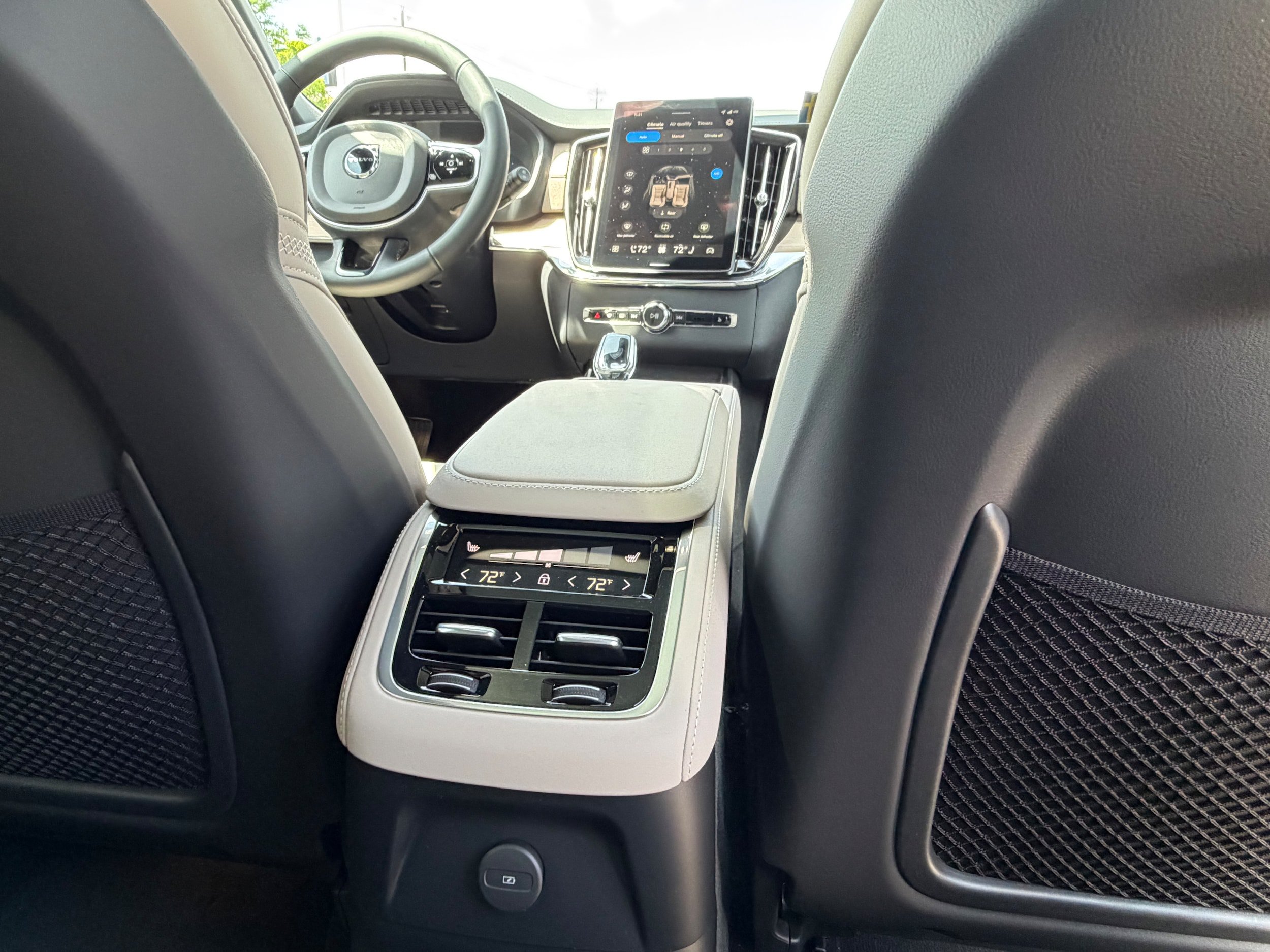 New 2026 Volvo XC90 T8 Plus w/ Protection Package Premier AWD/4WD image 12