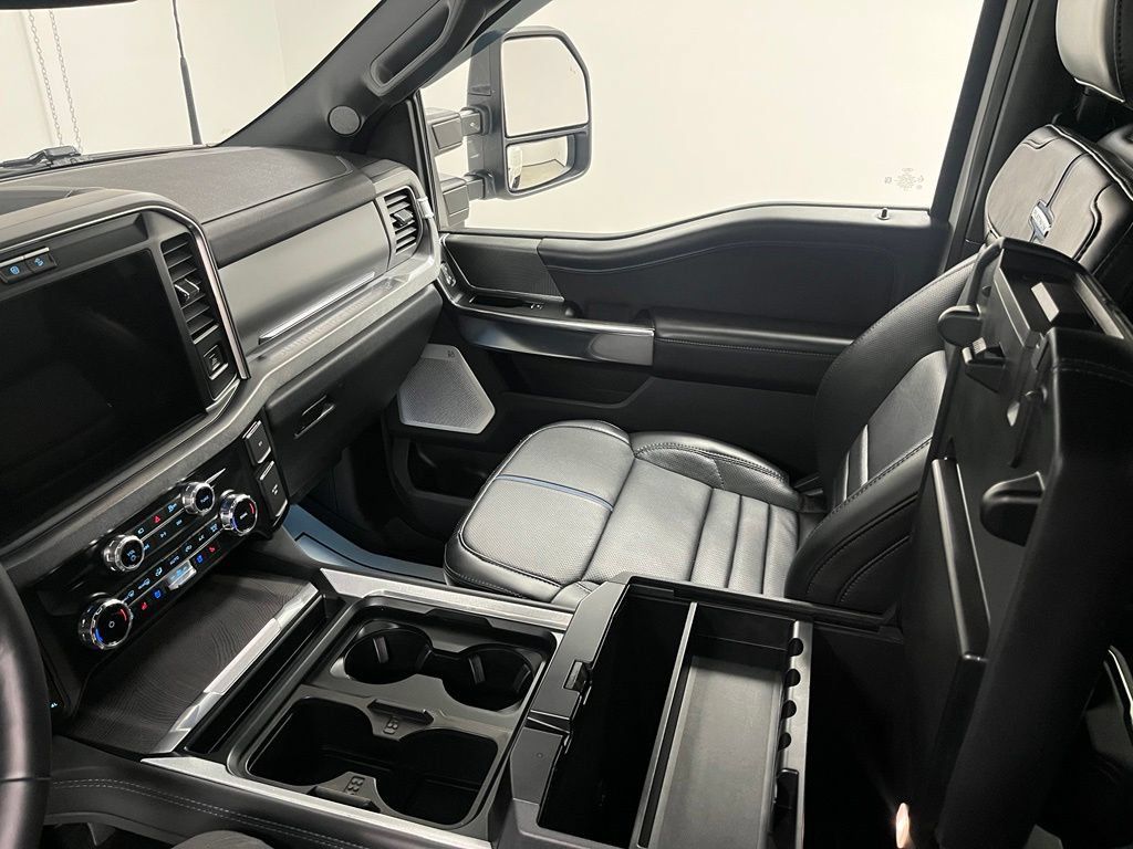 Used 2025 Ford F450 Platinum w/ FX4 Off-Road Package AWD/4WD image 40