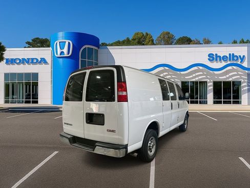 Used 2024 GMC Savana 2500 w/ Driver Convenience Package image 8