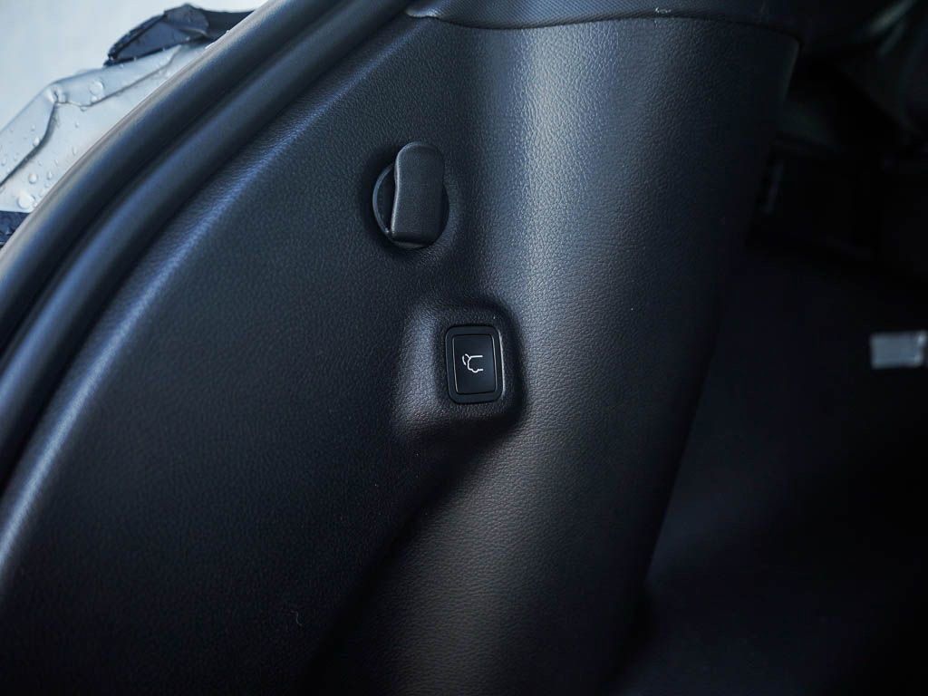 Used 2026 Jeep Compass Latitude AWD/4WD image 9