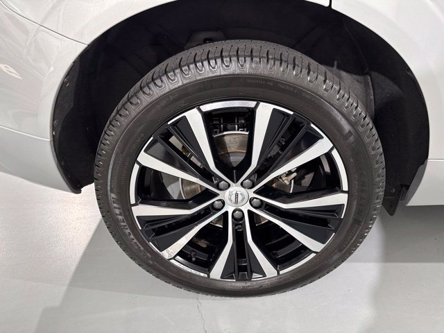 Used 2024 Volvo XC60 B5 Plus AWD/4WD image 13