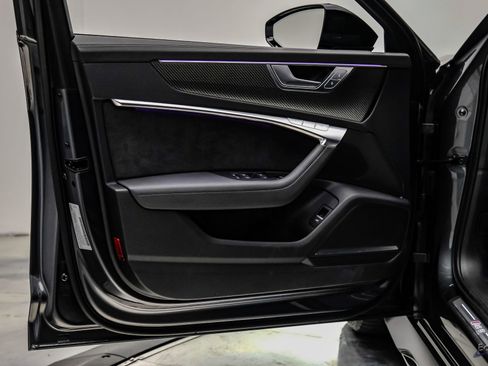 Used 2023 Audi RS 6 w/ Black Optic Package image 91