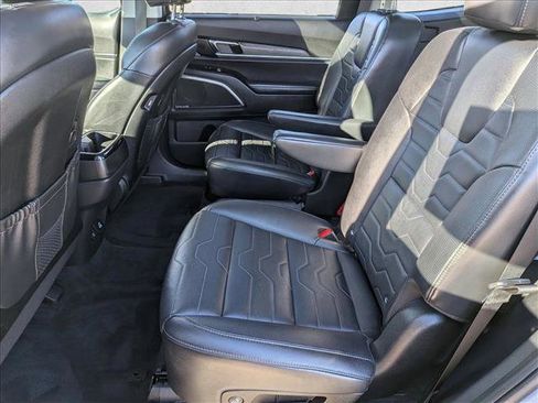 Used 2021 Kia Telluride SX w/ SX Prestige Package image 18