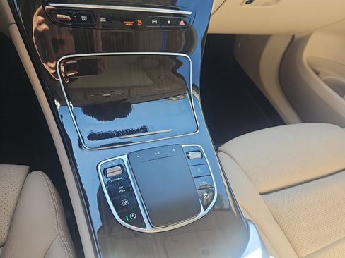 Used 2022 Mercedes-Benz GLC 300 image 25