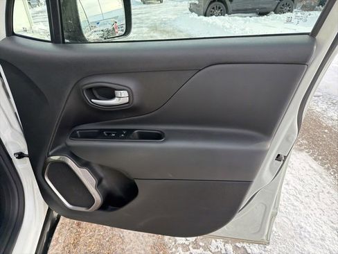 Used 2023 Jeep Renegade Latitude image 39