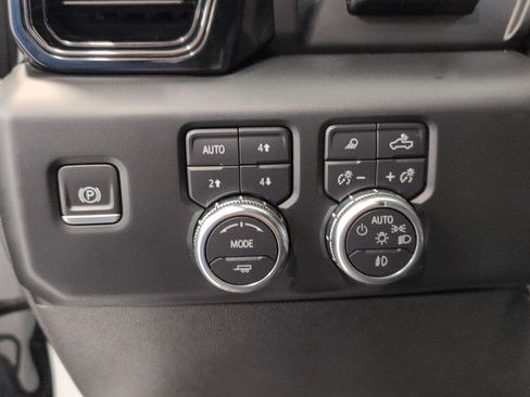 Used 2024 GMC Sierra 1500 AT4 w/ Technology Package AWD/4WD image 10