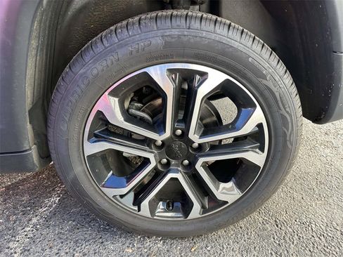 Used 2022 Jeep Compass Limited image 9