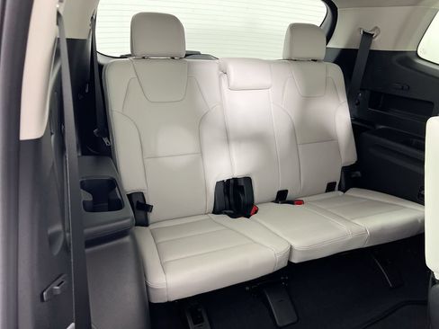 Used 2023 Kia Telluride EX w/ EX Captain's Chair Package FWD image 27