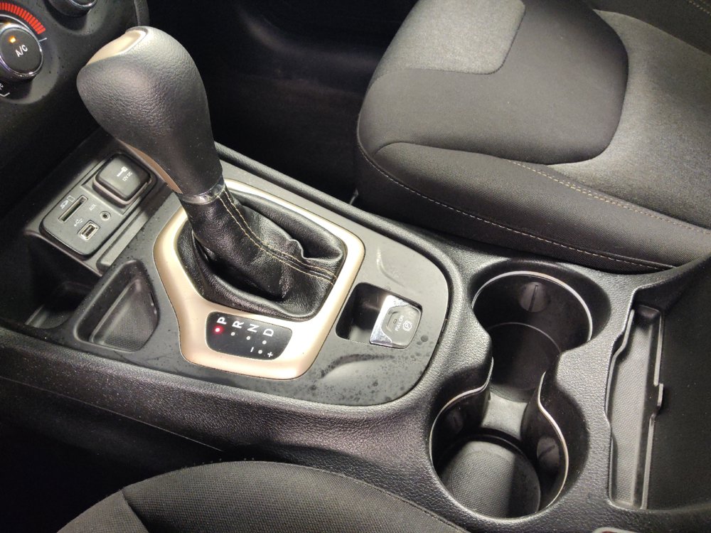 Used 2018 Jeep Cherokee Latitude FWD image 26