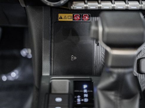 Used 2024 Toyota Tacoma Limited w/ Limited Package (LT) image 28