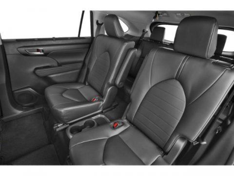 Used 2026 Toyota Highlander XLE AWD/4WD image 12