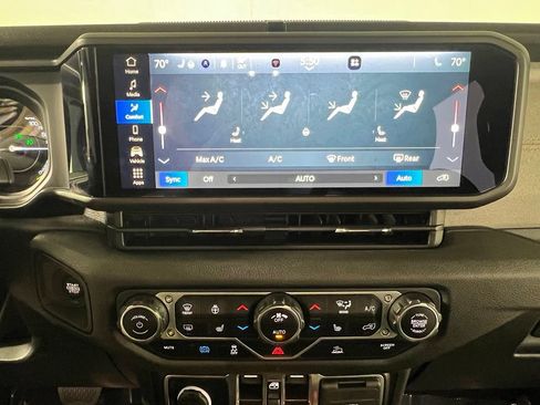 Used 2024 Jeep Wrangler Unlimited AWD/4WD image 22