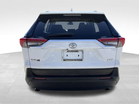 Used 2020 Toyota RAV4 XLE w/ Convenience Package FWD image 6