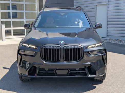 Used 2023 BMW X7 xDrive40i w/ M Sport Package AWD/4WD image 2