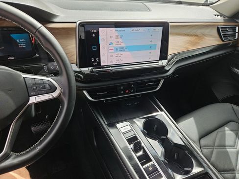 Used 2025 Volkswagen Atlas SE image 20