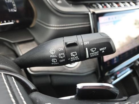 Used 2023 Jeep Grand Cherokee Overland w/ Luxury Tech Group IV image 63