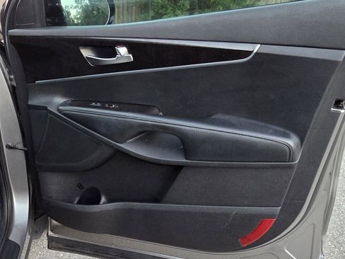 Used 2017 Kia Sorento L image 11