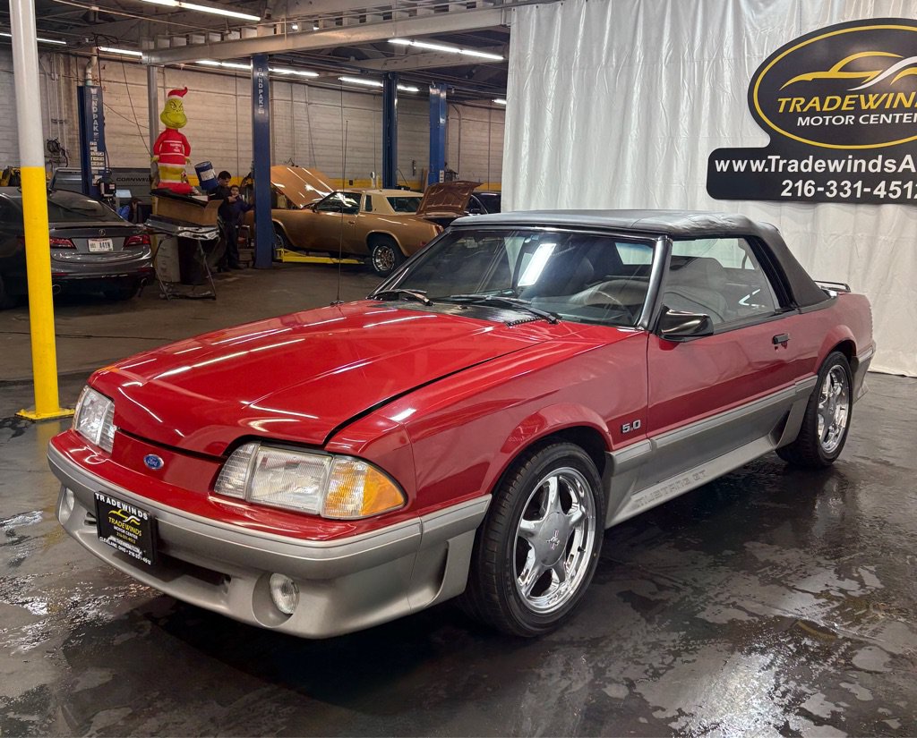 Used 1987 Ford Mustang GT RWD image 3