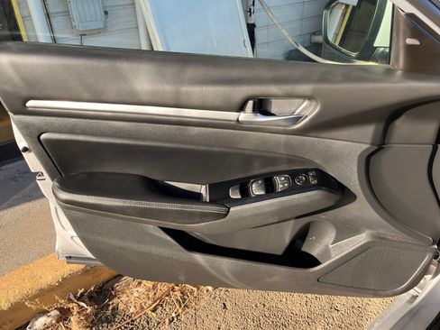 Used 2023 Nissan Altima 2.5 SV FWD image 18