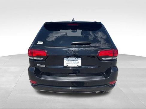 Used 2021 Jeep Grand Cherokee Laredo X AWD/4WD image 4