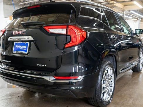 Used 2022 GMC Terrain Denali w/ Denali Premium Package AWD/4WD image 6