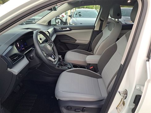 Certified 2022 Volkswagen Taos SE image 13