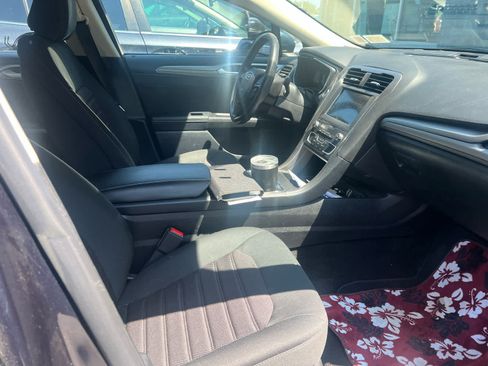 Used 2020 Ford Fusion SE FWD image 4